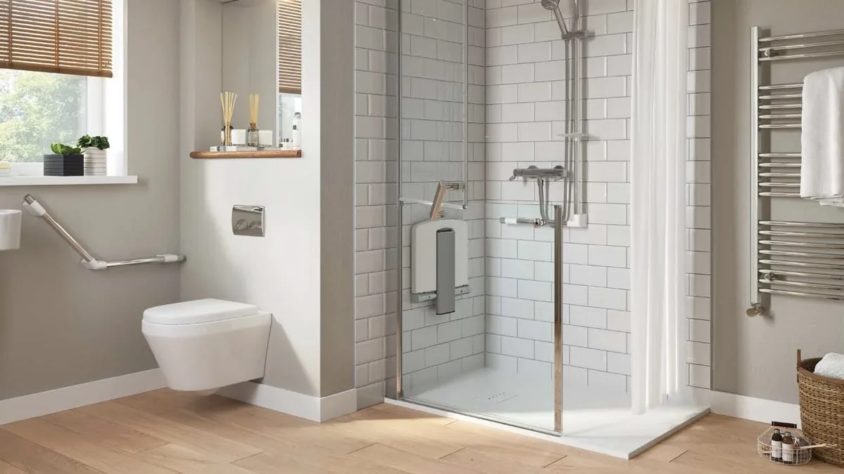 Douche de plain-pied accessible senior - adaptation logement MaPrimeAdapt'