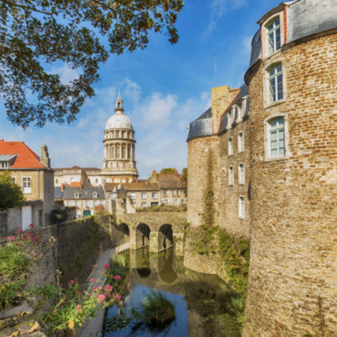 MM-EVO accompagne les habitants de Boulogne-sur-Mer dans leurs projets d'adaptation du logement : salle de bain sécurisée, monte-escalie.
